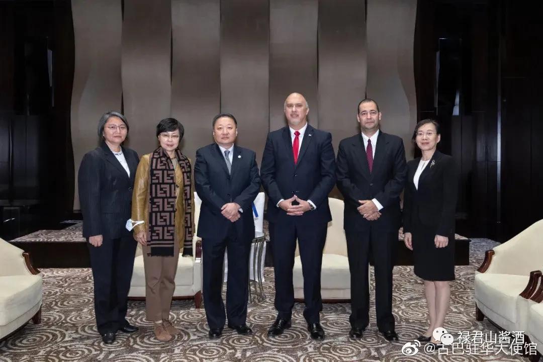 禄君山-中古建交60周年指定白酒